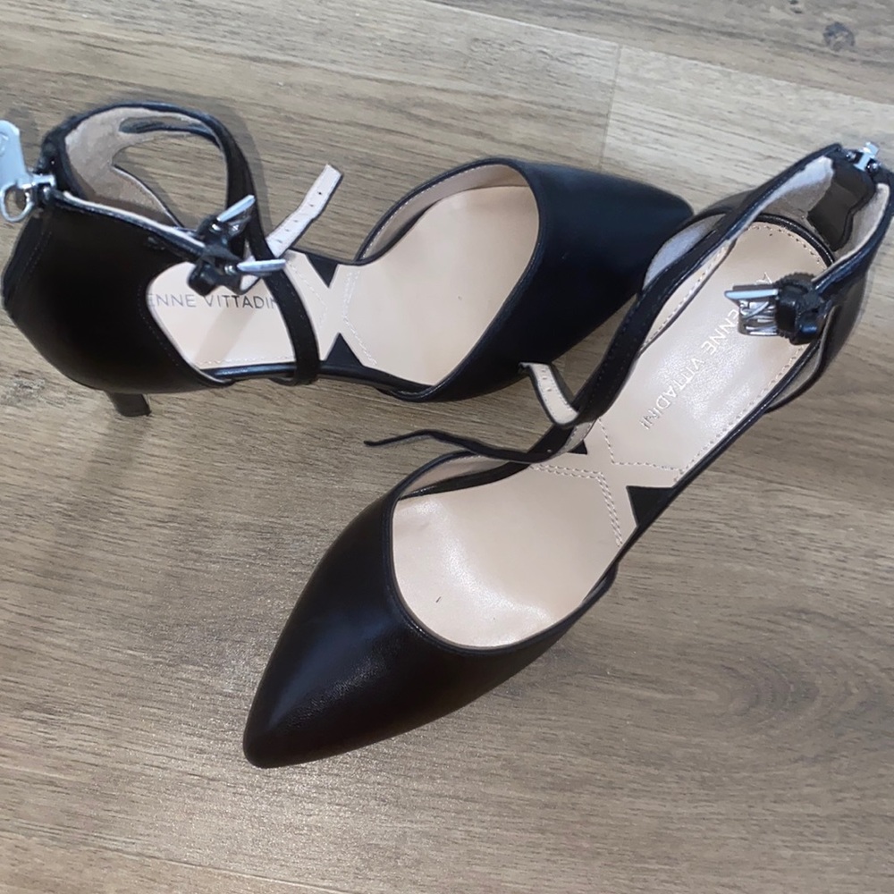 Adrienne Vitadini size 8 ankle straps heel black like new